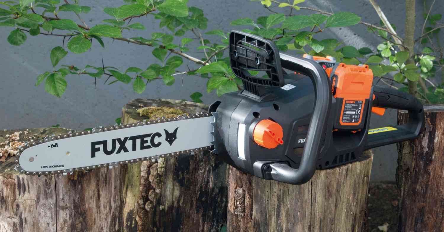 Akku-Kettensägen FUXTEC FX-E2KS Set im Test, Bild 3